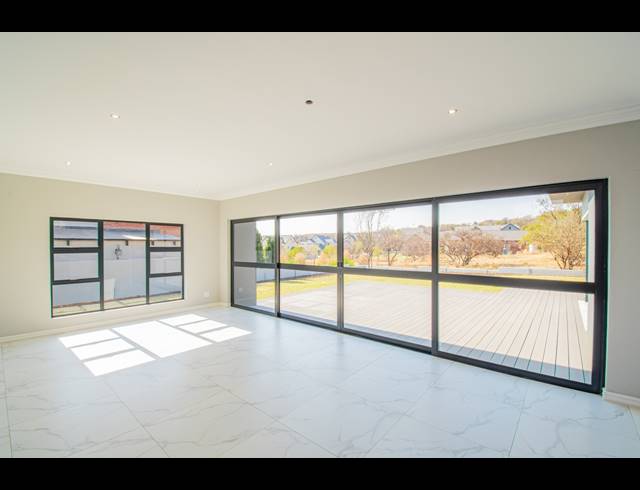 4 BEDROOM GATED ESTATE FOR SALE IN WATERLAKE FARM LIFESTYLE ESTATE